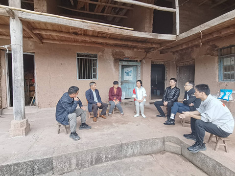 市农科院重阳节慰问帮扶村困难老人