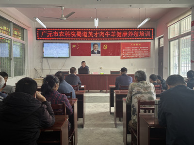 科技下乡促振兴 专家传技助增收