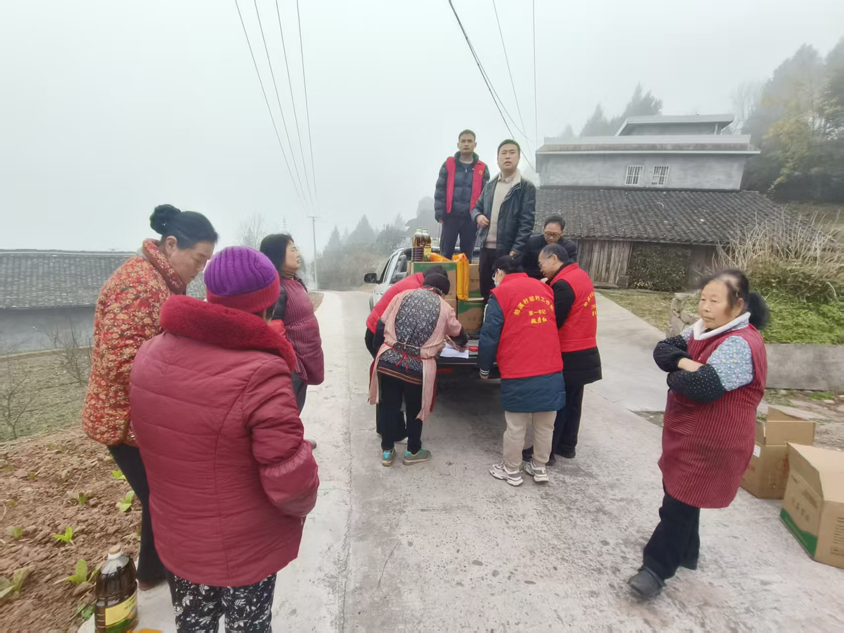市农科院赴帮扶村开展走访慰问活动